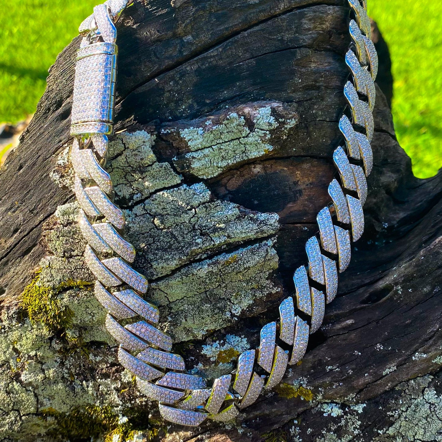 Corrente Cuban 18mm Cravejada 3 fileiras ICE - Peça Premium (resistente à água)